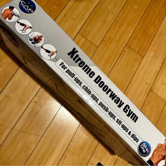 Extreme Doorway Gym-Exercise Equipment - New in Box - Picture 3 of 4